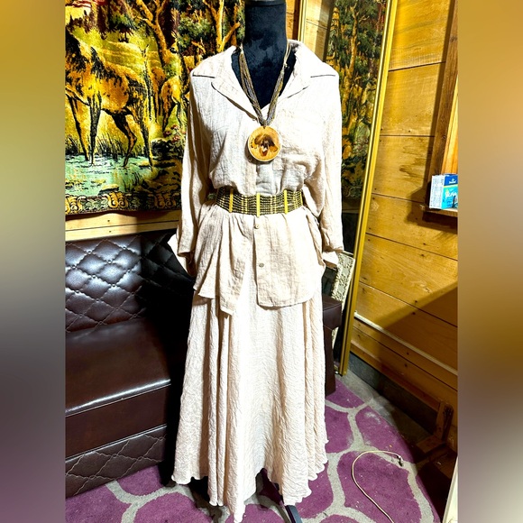Soft maxi skirt and button up top outfit with necklace - Picture 1 of 8